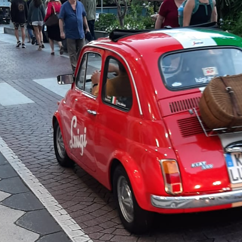 Dalla Germania all'Italia: il viaggio on the road della Fiat 500 "Luigi" fa tappa anche in Costa d'Amalfi 