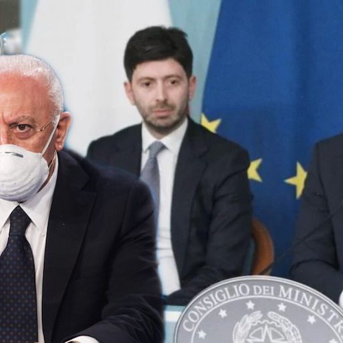 De Luca denuncia incapacità del Governo su "Recovery" e Piano Vaccini, poi fa ironia: «In Italia il Ministero della Salute è stato cancellato»