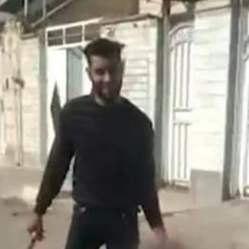 Decapitò la moglie e scese in strada con la sua testa in Iran: condannato solo a 8 anni