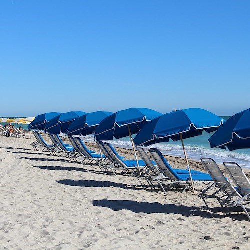 Depredava gli zaini dei turisti in spiaggia, arrestato ladro seriale a Siracusa 