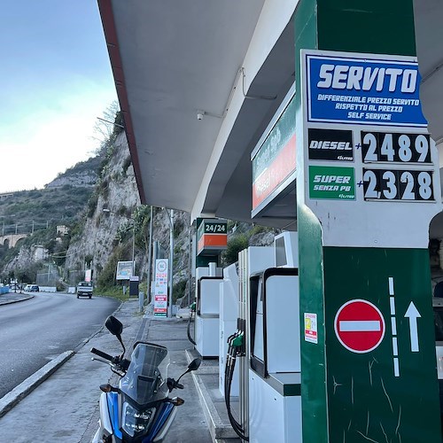 Diesel supera la benzina: continua la corsa al rialzo dei prezzi carburante /foto /video