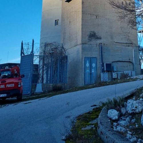 Disavventura per operai Telecom: bloccati nell'ascensore dell'impianto telefonico a Sant'Arsenio