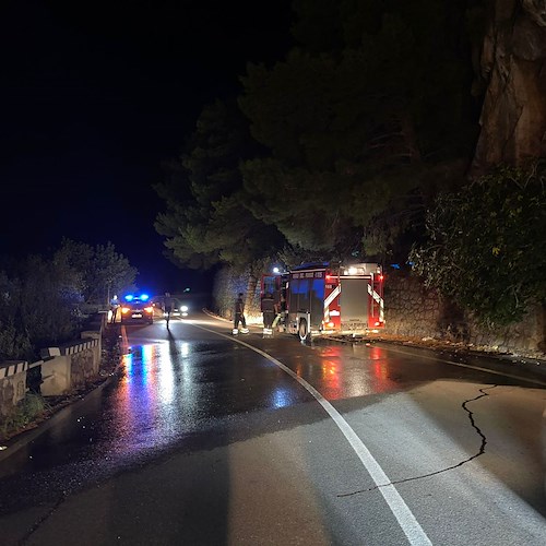 Distacchi dal costone roccioso a Tordigliano: intervento in notturna dei Vigili del Fuoco e dei Carabinieri /foto