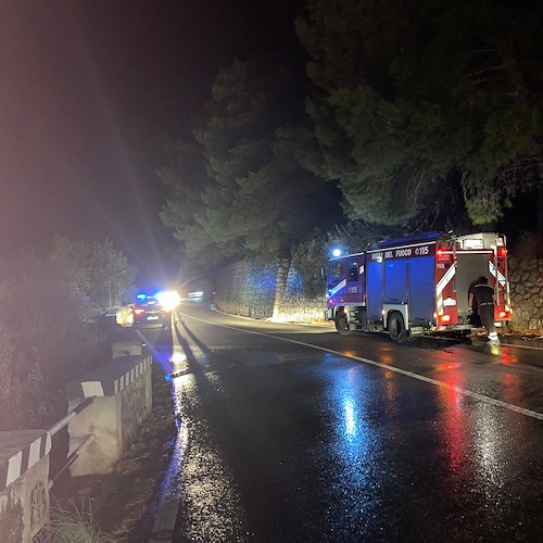 Distacchi dal costone roccioso a Tordigliano: intervento in notturna dei Vigili del Fuoco e dei Carabinieri /foto