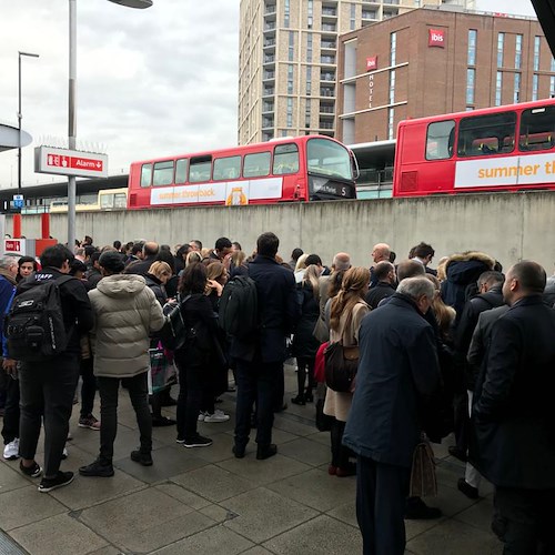 Diverse persone accoltellate a Londra: ipotesi terrorismo, ucciso l'aggressore