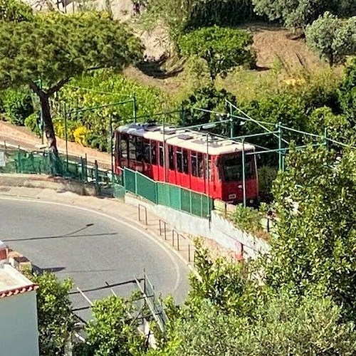 Dopo due mesi di chiusura ripartita la funicolare di Capri 