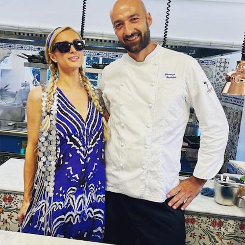 Dopo il Lago di Como e Portofino Paris Hilton torna in Costa d'Amalfi, relax a Positano 