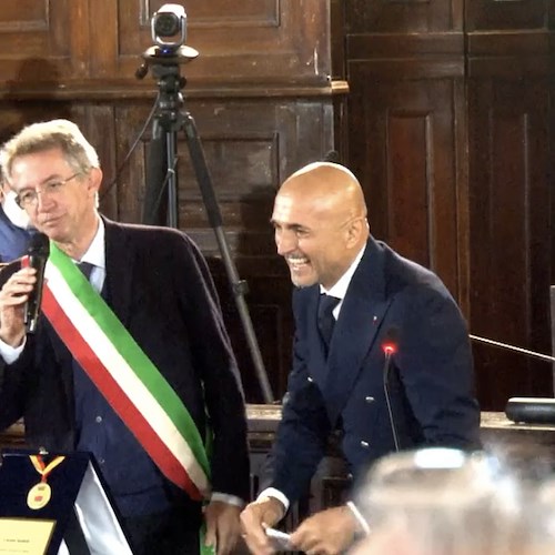 Il Ct della Nazionale italiana Luciano Spalletti ha ricevuto la cittadinanza napoletana dal sindaco Gaetano Manfredi dopo l'anno dello scudetto<br />&copy; Comune di Napoli