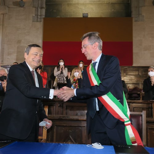 Draghi e Manfredi firmano il “Patto per Napoli”: oltre 1 miliardo di euro per risanare il Comune