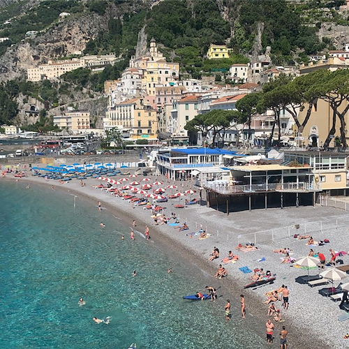 Due giugno in Costiera Amalfitana tra traffico, proteste e bagnanti