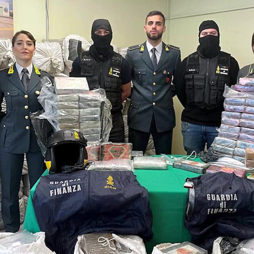 Due tonnellate di cocaina in mare: sequestro record da 400 milioni di euro in Sicilia