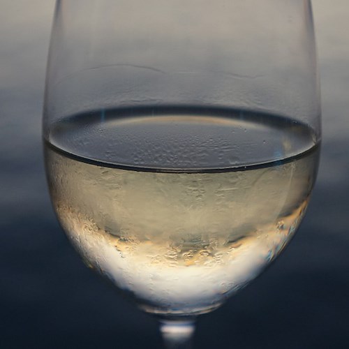 Due vini DOC Costa d'Amalfi insigniti dei Tre Bicchieri 2022