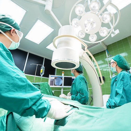 Eccezionale intervento al Gemelli di Roma, asportato raro tumore gigante a paziente 67enne