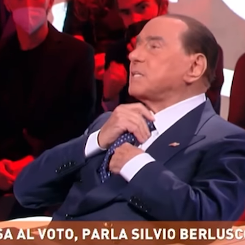 Elezioni, Berlusconi: «Se la Russia chiude rubinetti gireremo in casa con cappotto e candela». E sul Rdc: « Va cambiato»