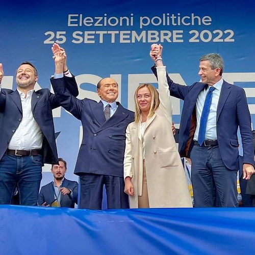 Elezioni, centrodestra chiude la campagna elettorale in Piazza del Popolo