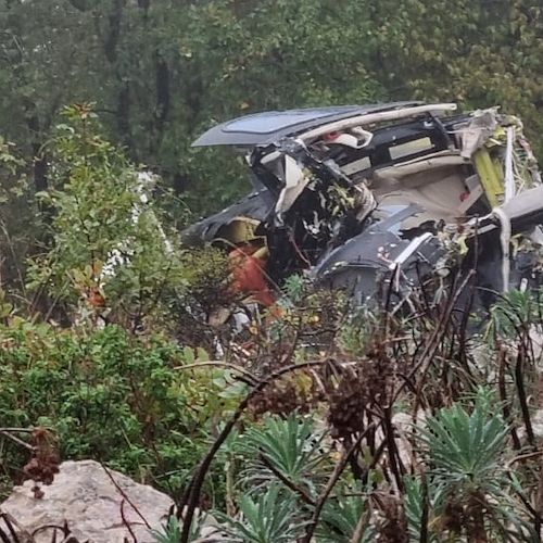 Elicottero precipita a Montesinaro, in gravi condizioni pilota originario di Ravello 