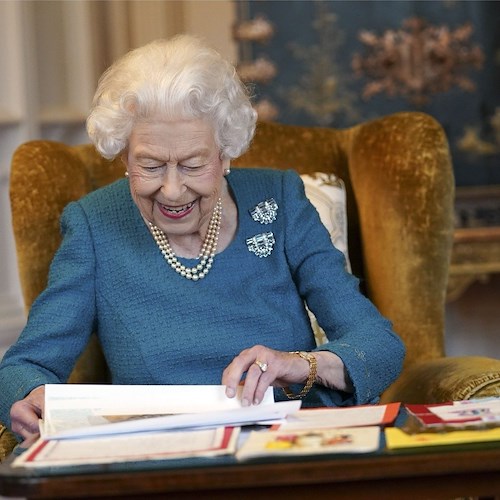 Elisabetta II, la regina dei record festeggia i suoi 70 anni di regno