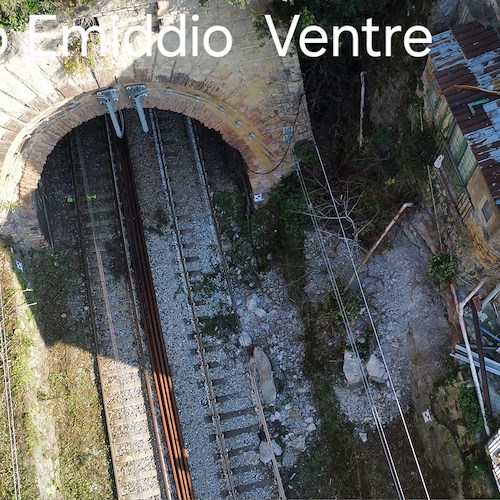Emergenza frana sui binari della Napoli-Salerno: la delusione dei pendolari e le proposte per il futuro