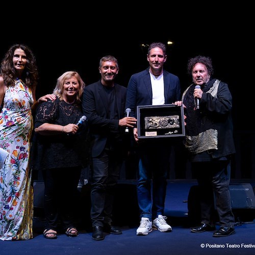 Enzo Avitabile incanta Positano ed elogia Vito Fusco: «Ho un problema con i fotografi, ma lui è straordinario»