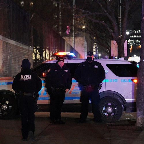 Escalation di violenza a New York, un agente di soli 22 anni ucciso 