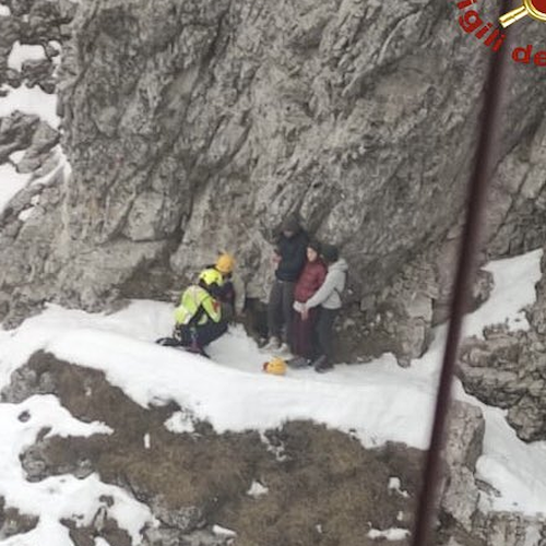 Escursionisti in difficoltà sulla cima della Grignetta, intervengono i vigili del fuoco con elicottero 