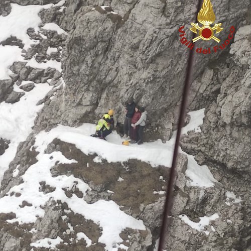 Escursionisti in difficoltà sulla cima della Grignetta, intervengono i vigili del fuoco con elicottero 