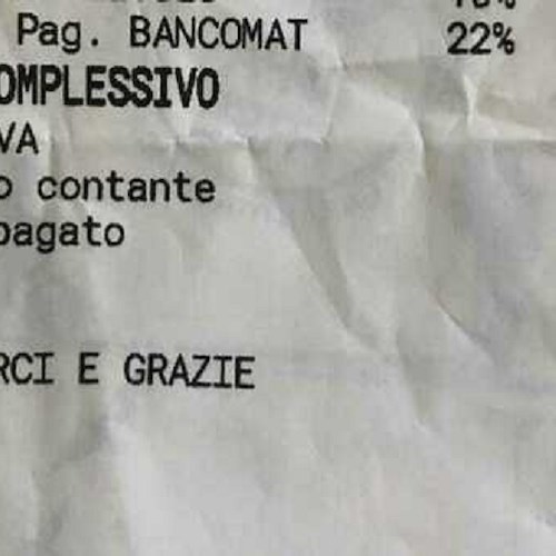 Fa colazione al bar e paga con carta: spunta il sovrapprezzo di 1 euro. È polemica