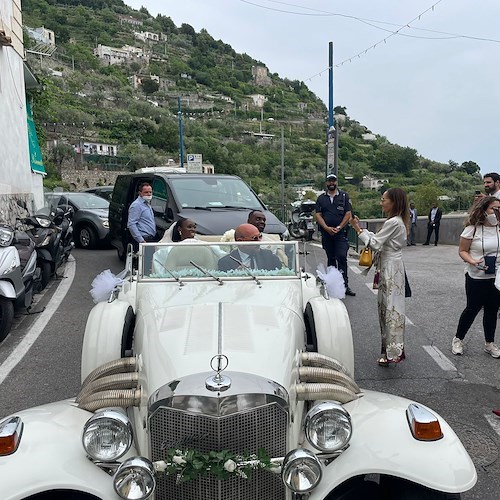 Festa a Montepertuso per Paul & Uju, l'amore trionfa a Positano /foto