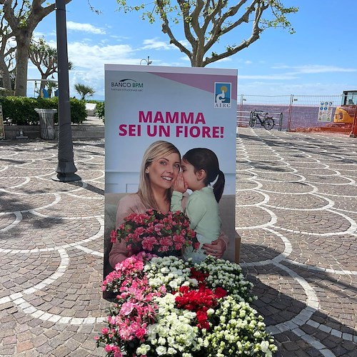 Festa della Mamma in Costa d'Amalfi, volontari AIRC distribuiscono l’Azalea della Ricerca / ECCO DOVE