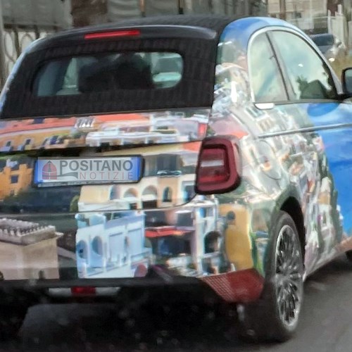 Fiat 500 Positano, a Salerno intercettato un modello personalizzato con le grafiche della Città Verticale /Foto
