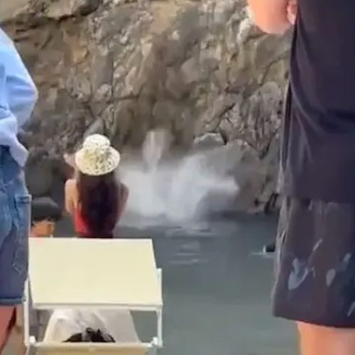 Fiordo di Furore, ragazza perde l’equilibrio e cade dalla scogliera. Il video dell’incidente fa il giro del mondo