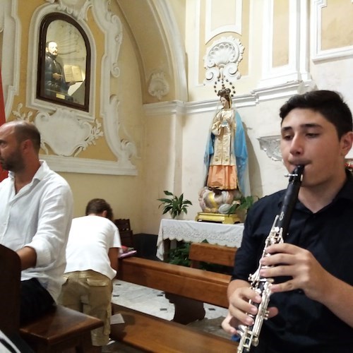 Fiori d'Arancio a Cetara per Federica e Alfonso. Ad unirli in matrimonio don Nello Russo /Foto