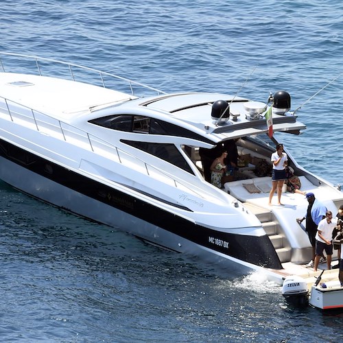 Floyd Mayweather Jr: per l'ex pugile vacanza da sogno tra Capri e Positano a bordo di un lussuoso yacht / FOTO 