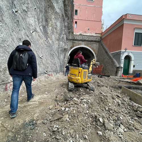 Frana ad Amalfi, arriva la perizia: taglio di un albero avrebbe indebolito l'assesto idrogeologico del terreno