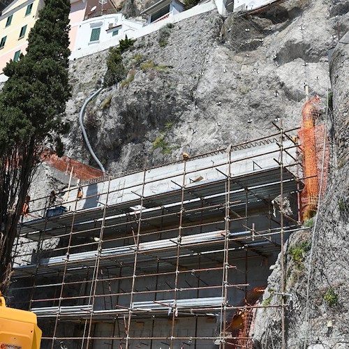 Frana ad Amalfi: manca solo l’asfalto sulla SS163 ricostruita, probabile anticipo riapertura