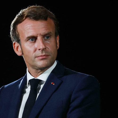 Francia, Macron ai manifestanti che lo contestano: "Non mi dimetterò, aspettare 2027"