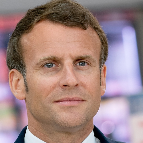 Francia, Macron contro i no vax: «Voglio farli arrabbiare limitando l'accesso alle attività sociali»