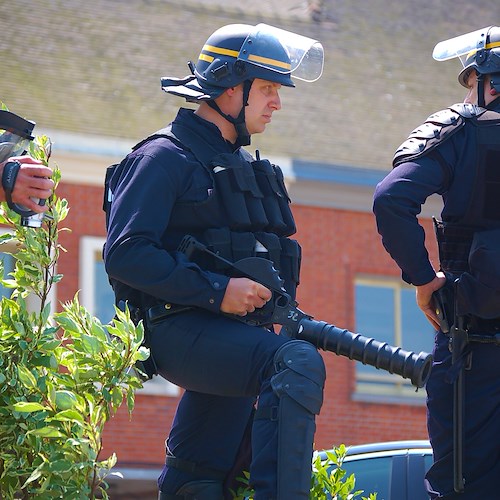 Francia, pensionato apre il fuoco contro famiglia vicini e uccide bimba di 11 anni