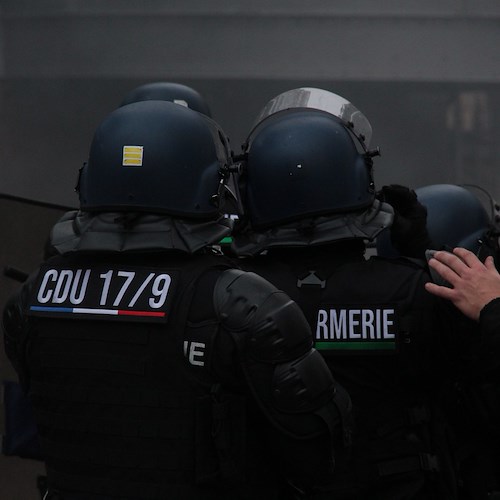Francia, spuntano ronde neofasciste contro manifestanti