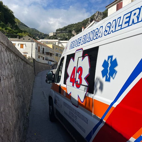 Frontale tra due scooter a Minori /foto