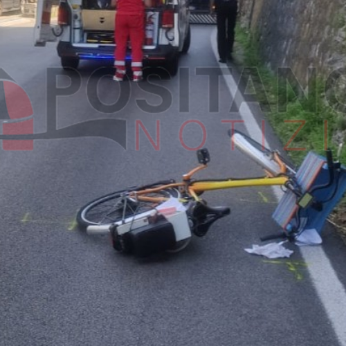 Furgone urta una bicicletta a Maiori: in ospedale un dipendente comunale