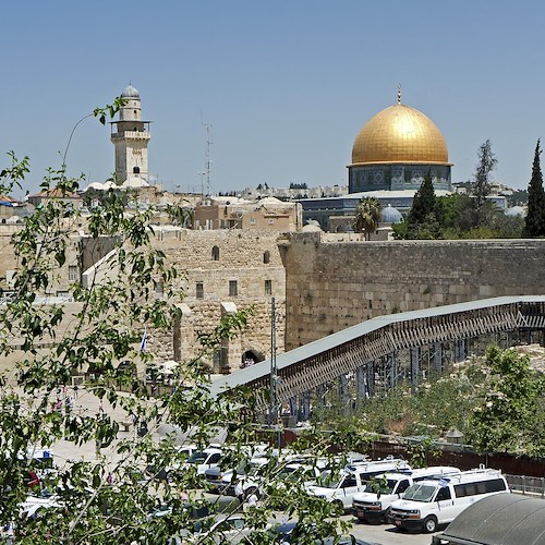 Gerusalemme, autobus perde il controllo e investe i passanti. Tra i morti una bimba di 3 anni