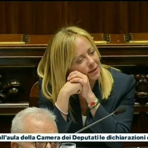 Giallo sul labiale di Giorgia Meloni rivolto a Giuseppe Conte: sul web spopolano le teorie 