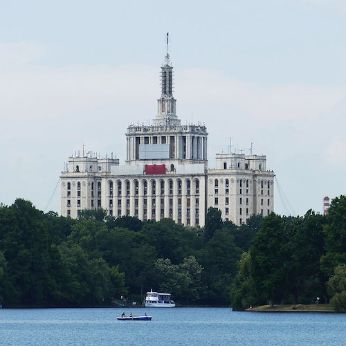 Giallo sulla morte di un soldato francese, il corpo senza vita in un albergo a Bucarest 