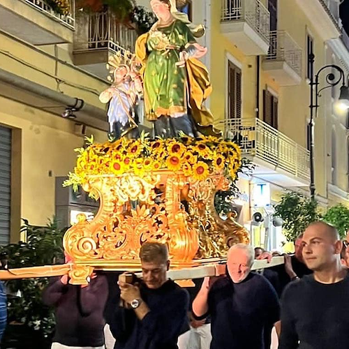 Gioia a Sorrento per il ritorno della tradizionale processione di Sant'Anna, stasera lo spettacolo pirotecnico