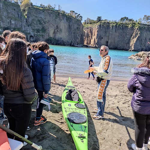 Giornata del Mare, a Meta e Piano di Sorrento incontri e lezioni di vela e kayak per studenti delle scuole secondarie