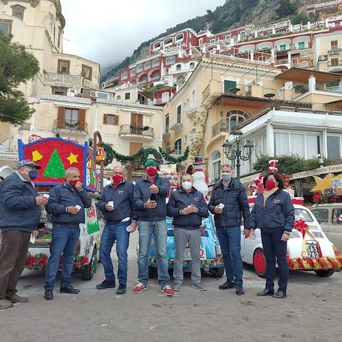 Giro di paese con arrivo in spiaggia: i gioielli del club 500 Positano colorano il Capodanno