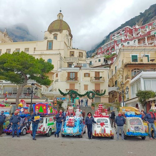 Giro di paese con arrivo in spiaggia: i gioielli del club 500 Positano colorano il Capodanno