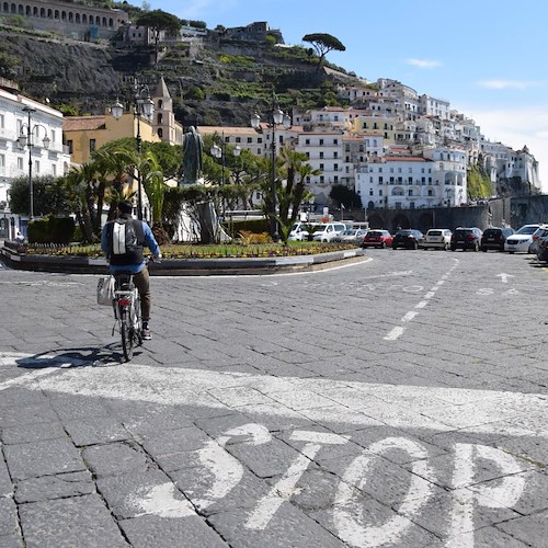«Giù le mani dai turisti!»: Confesercenti Campania condanna tassa 10 euro per NCC ad Amalfi