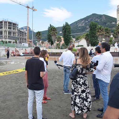  “Giù le mani dalla costa”, blitz di Legambiente contro il cemento illegale che deturpa Salerno e Costiera /VIDEO
